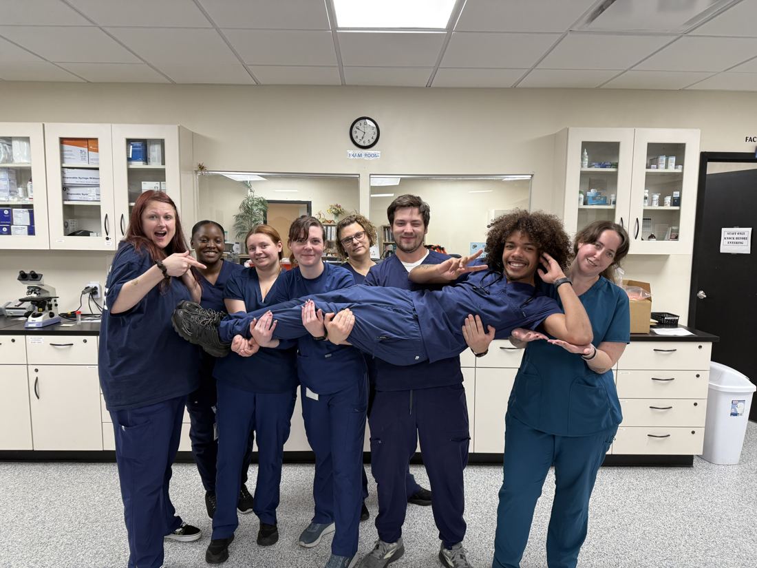 A Midwest Institute vet tech class posing together in the lab